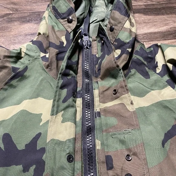 U.S. Army ECWCS Gen I Woodland Camo Gore-Tex Cold Weather Parka MEDIUM REGULAR - Picture 11 of 13
